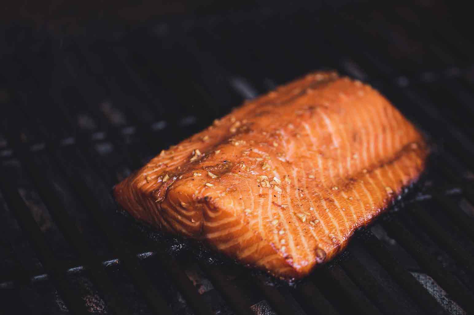 Salmon Benefits According to Nutritionists - AnnMarie John